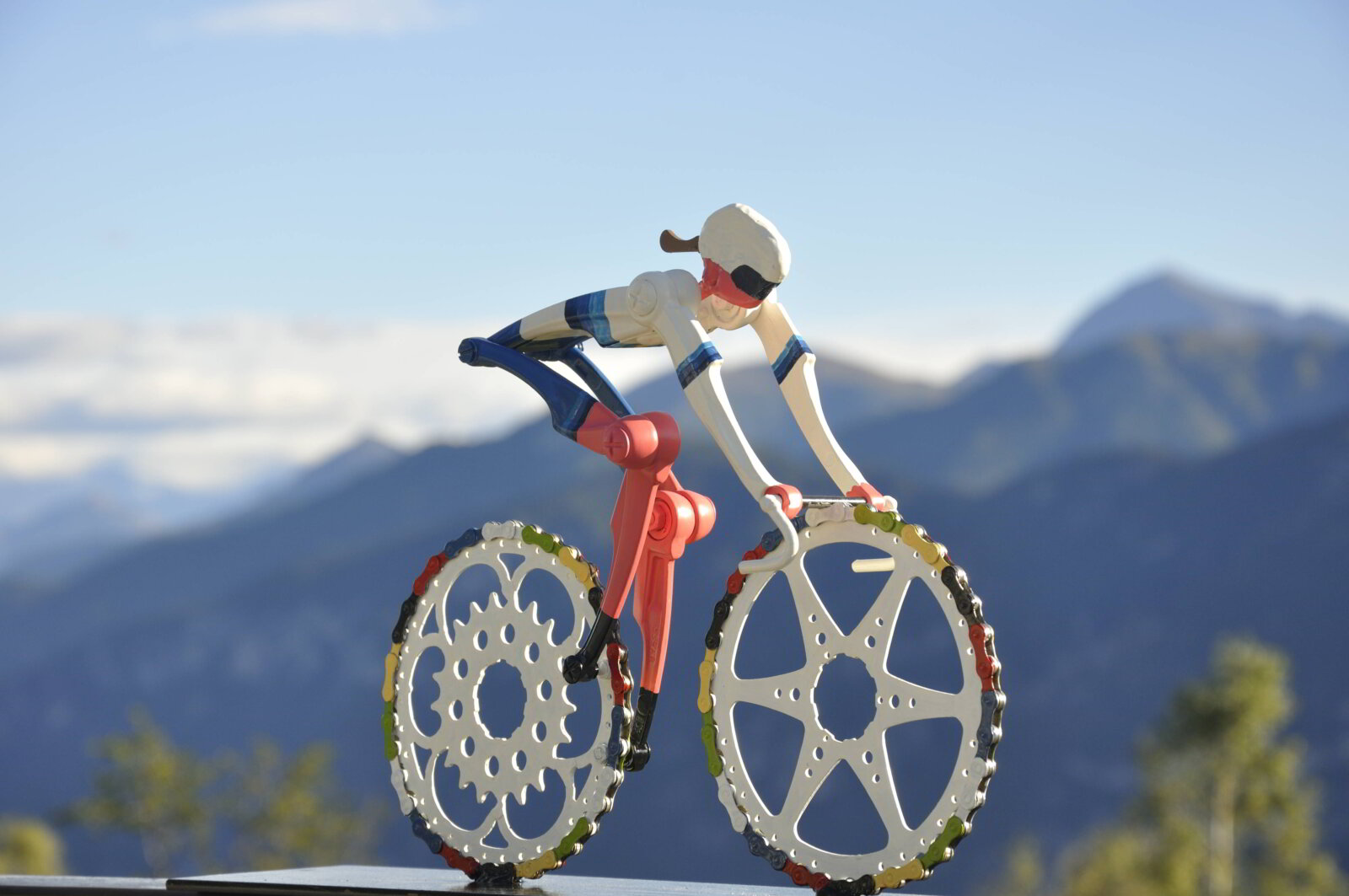 Scultura Ciclista Campione Del Mondo E Europeo Montagna Del Ghisallo Artista Hubert Van Soest