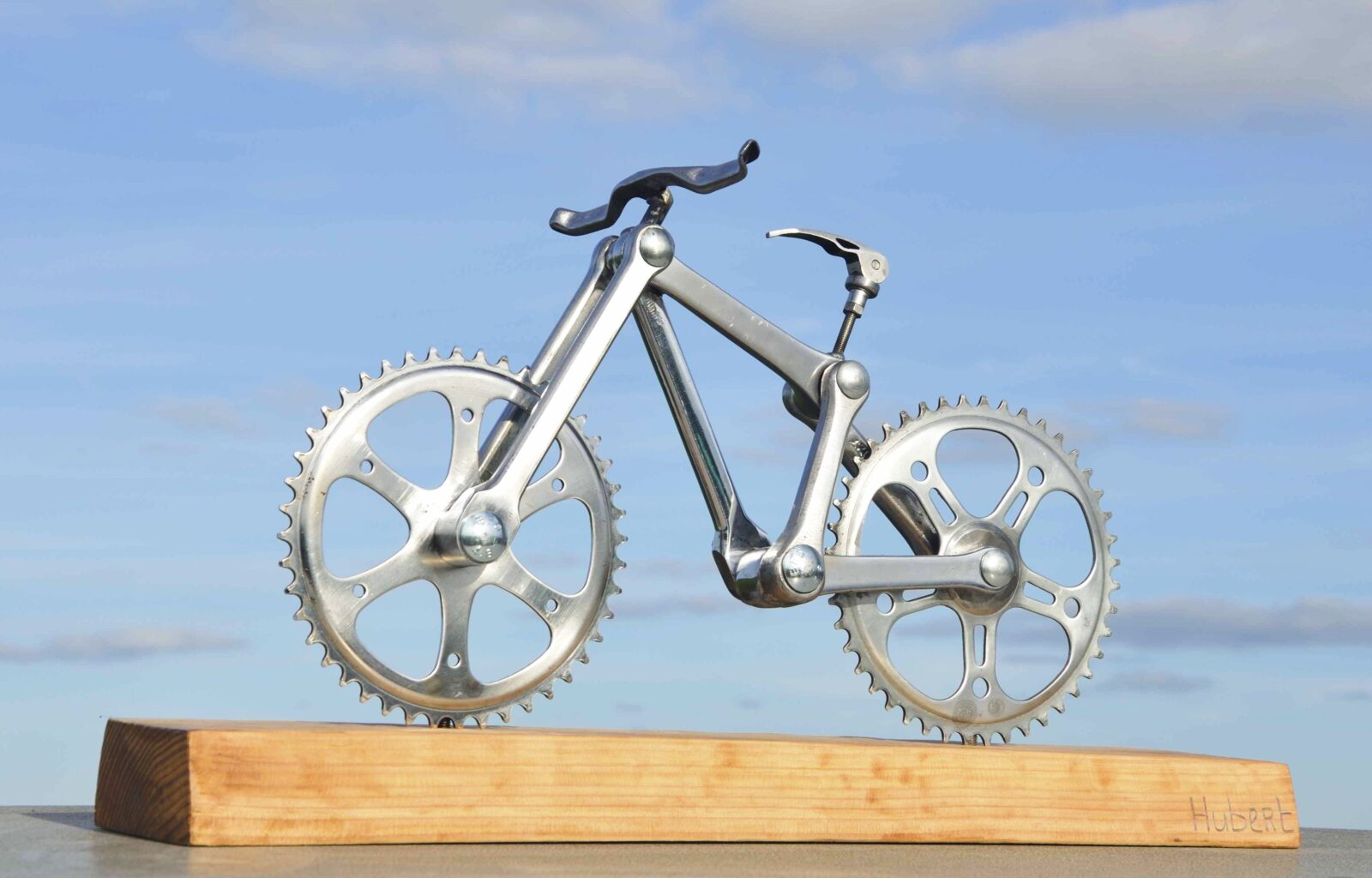 Mountainbike Met Stuur En Zadel Sculptuur Fietskunst Decreatievelink