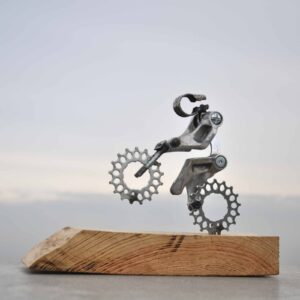 Mountainbiker Wheely Metaal Op Hout Hubert Van Soest Decreatievelink