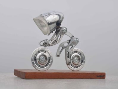 Karikatuur Wielrenner Sculptuur Metaalkleurig Hubert Van Soest